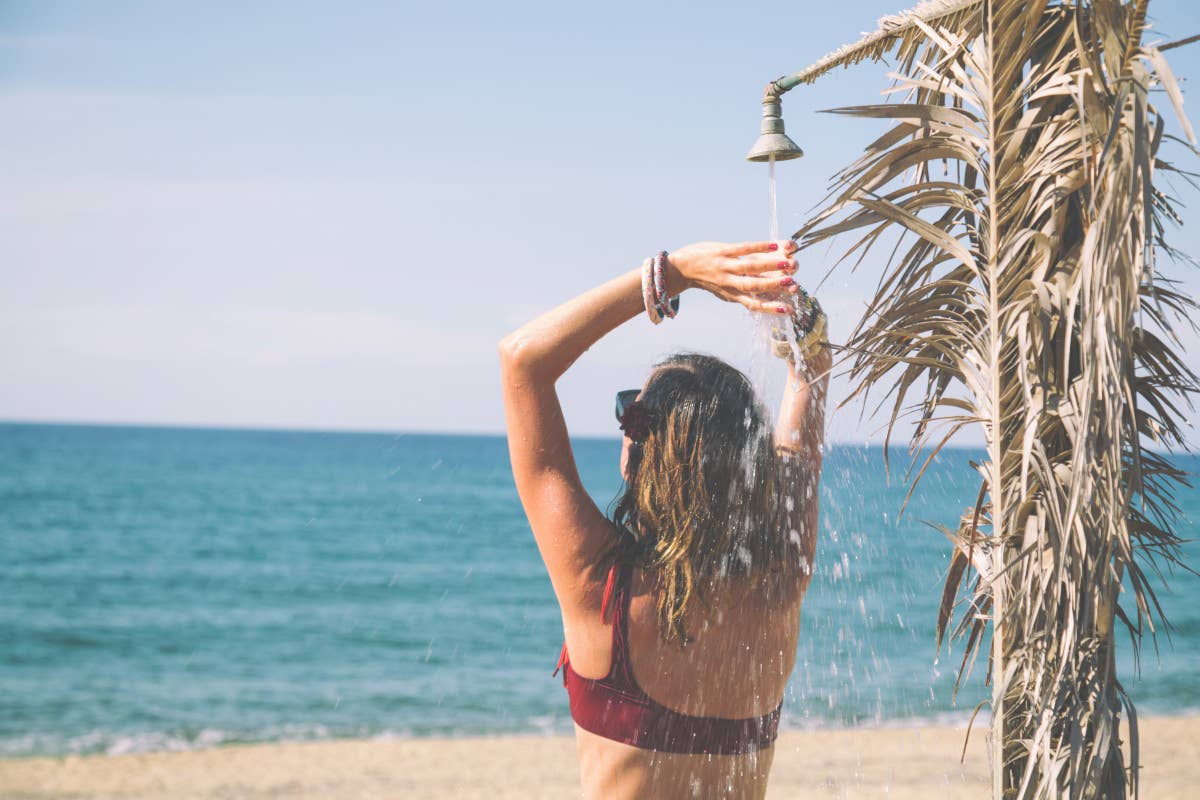 Doccia fredda per i balneari: in spiaggia per lavarsi servirà l'acqua potabile